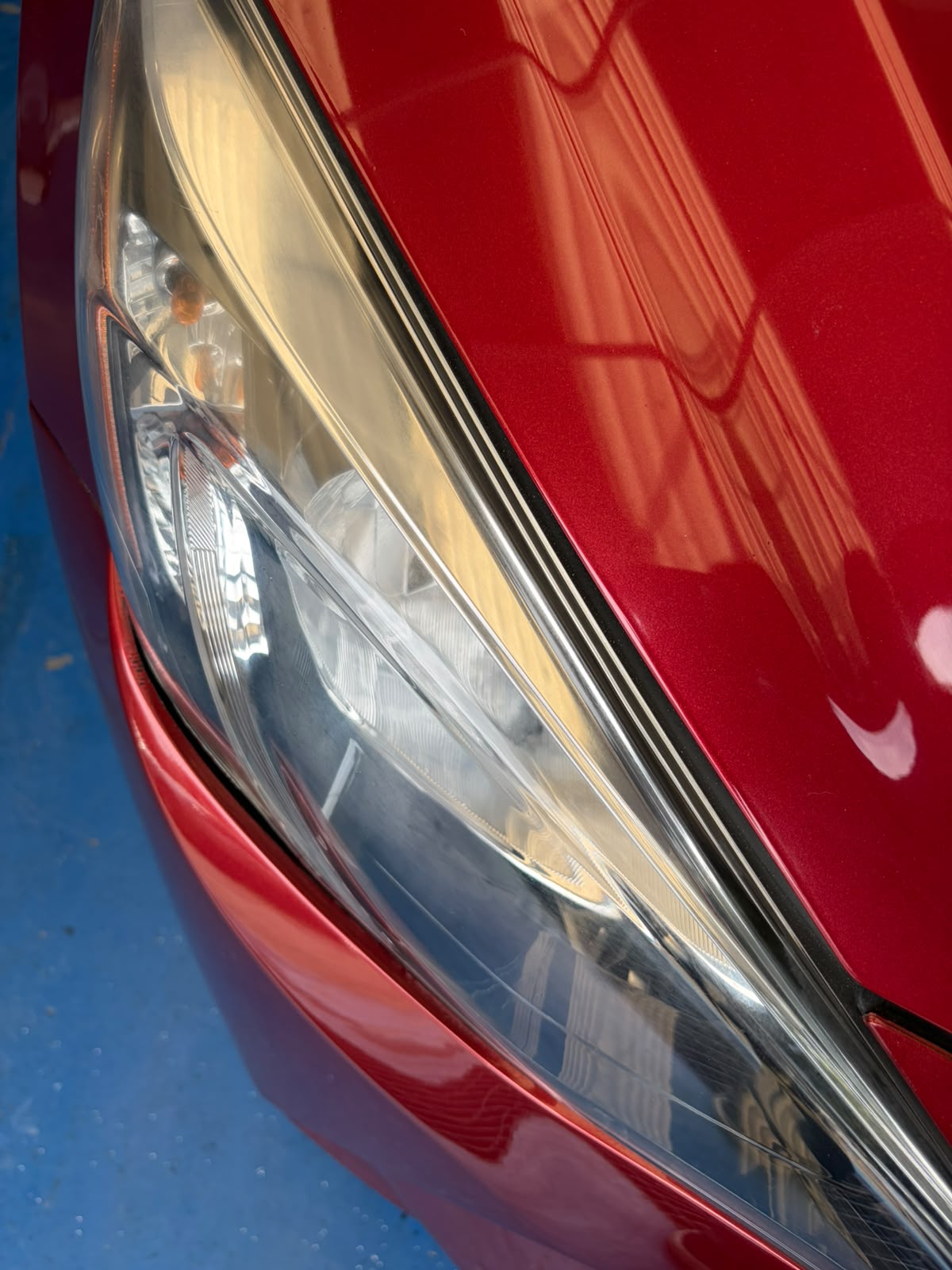 faros de auto impecables despues de limpieza minuciosa