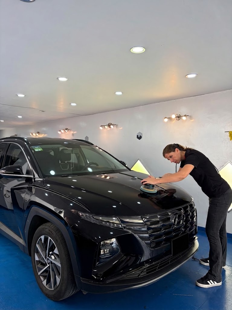 Aplicación profesional de tratamiento cerámico para autos